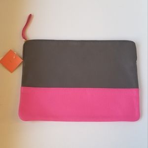 Gap leather pouch